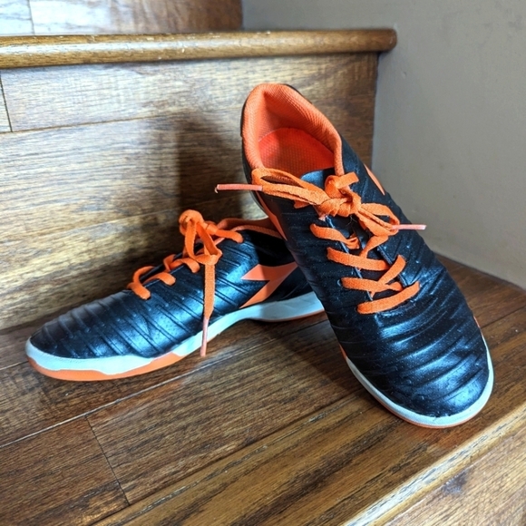 Diadora Shoes Youth indoor soccer turf sneakers - Size 4 - Picture 1 of 11